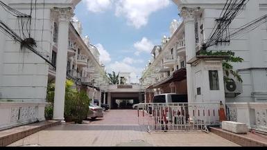 ให้เช่า ทาวน์โฮม 4 ชั้น หมู่บ้าน ลีโอคลาสสิค เพลส ทองหล่อ 49 