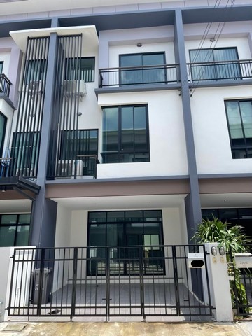 เช่าบ้านเลี้ยงสัตว์ได้ ทาวน์โฮม 3 ชั้น พร้อมอยู่เฟอร์ครบบ้านใหม่ 