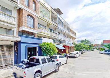 อาคาร 3.5 ชั้น โรงเบียร์เยอรมันตะวันแดง 3-4นอน 4น้ำ น้ำมันปตท.