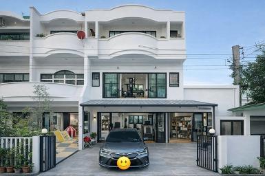 MRTลาดพร้าว 400ม. 8แอร์ ลาดพร้าว1-15 ให้เช่าทาวน์โฮมหลังมุม3ชั้น