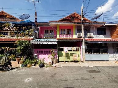 ขายทาวน์เฮ้าส์ หมู่บ้านพฤกษา 3 ถนนเต็มรัก-บางบัวทอง (ถนนวัดลาดปลา