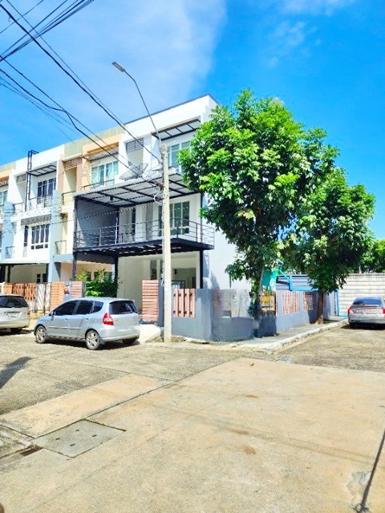 ทาวน์โฮมหลังมุม 3ชั้น 3นอน 3น้ำ ถนนกัลปพฤกษ์ 50 ม. BTS วุฒากาศ 1.