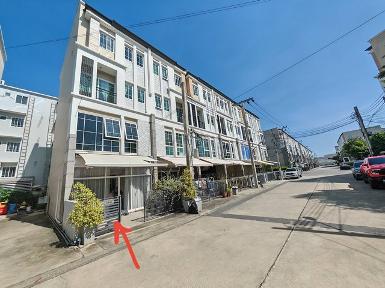 ให้เช่าโฮมออฟฟิศ 4 ชั้นหลังมุม The Master @BTS อุดมสุข