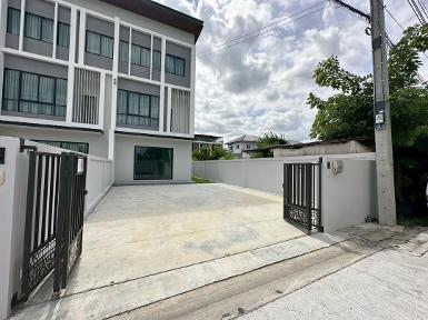 ให้เช่าโฮมออฟฟิศ สตรีวิทยา โชคชัย 4 จดทะเบียนบริษัทได้