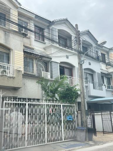 ให้เช่าทาวน์เฮาส์บ้านกลางเมืองถ.พระราม9มี3นอน3น้ำเฟอร์ครบเช่า25K