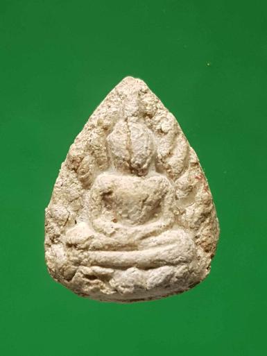 พระกลีบบัวหลังยันต์นะมหามงคล-มหาลาภของพระอาจารย์ศรีเงิน วัดดอนศาลา รุ่นแรก จัดสร้างเมื่อปี 2525 ผสมเ